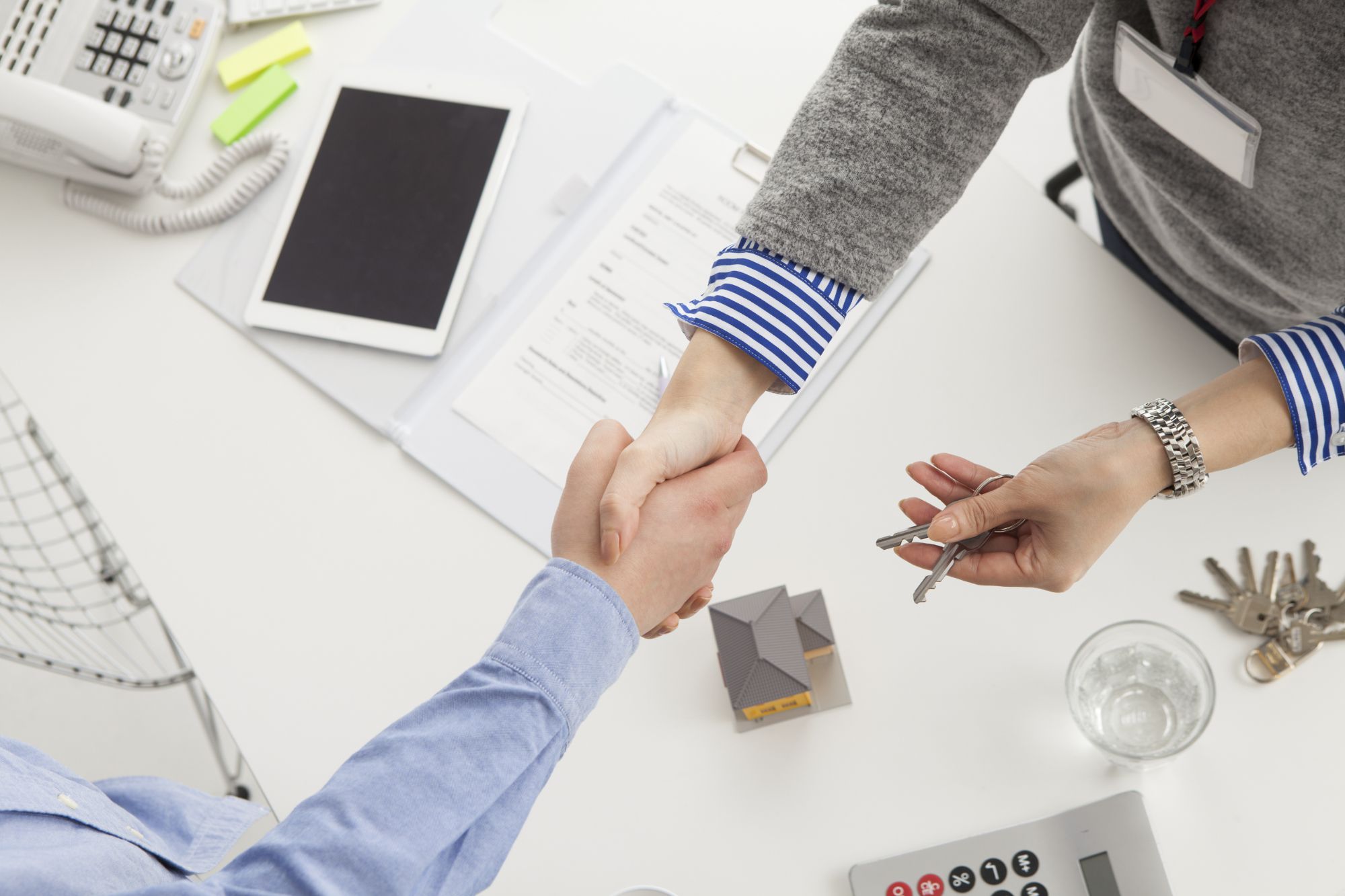 Control de visitas y cierre de la operación. M&M INMOBILIARIA MARIA HERNANDEZ SL en Gava